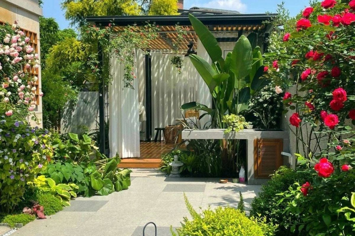 Sân vườn hiện đại trước nhà