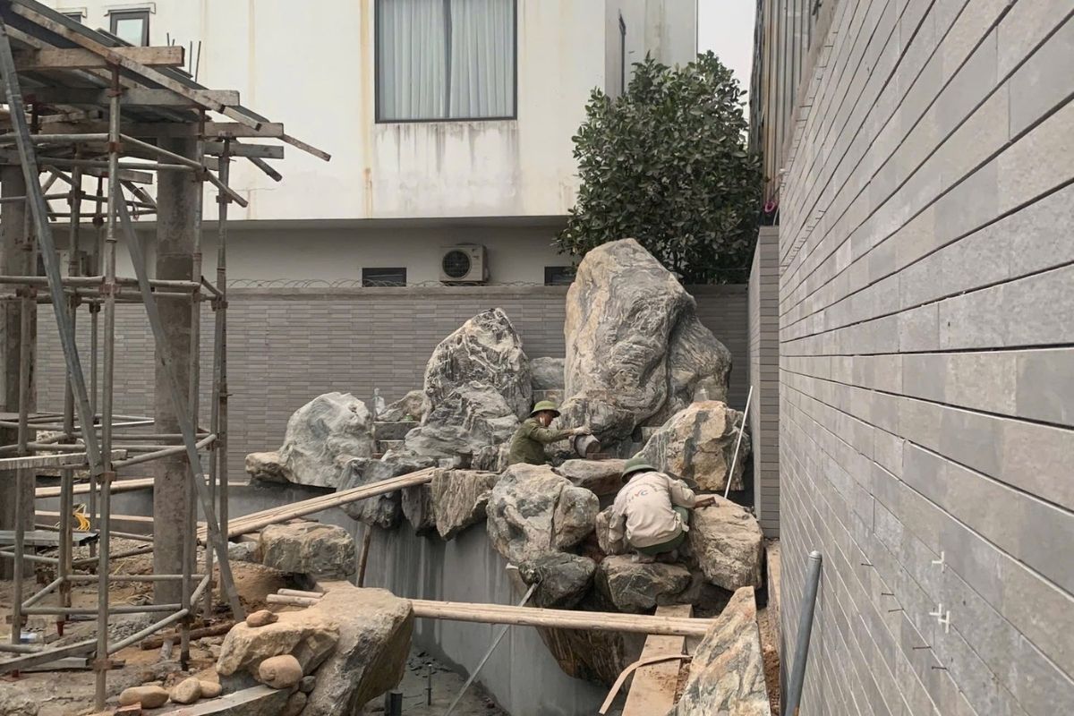 SDecor thi công hồ cá koi nhỏ trước nhà